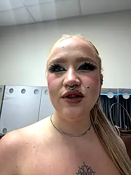 Snapshot of RollDolls chatting on October 16, 2025, 5:05 am RollDolls online show from October 16, 2025, 5:05 am