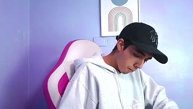 Hottie Guy online show from November 17, 2025, 5:50 pm