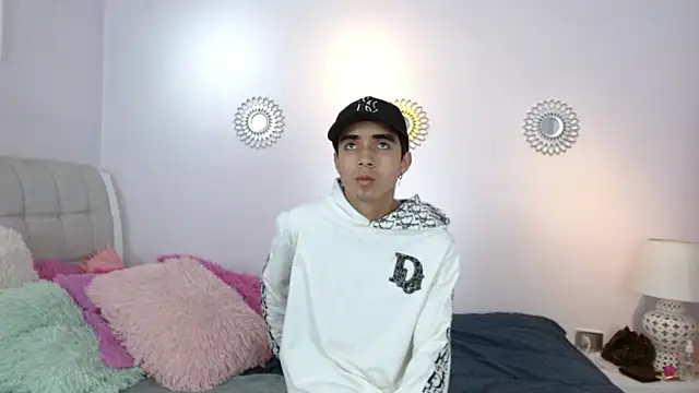 Hottie Guy online show from November 28, 2025, 5:35 pm