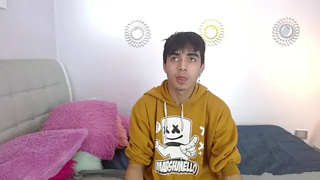 Hottie Guy online show from November 25, 2025, 5:57 pm