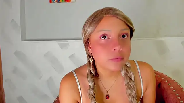 Snapshot of Molly_Logan chatting on February 9, 2026, 8:29 pm Molly Logan online show from February 9, 2026, 8:29 pm