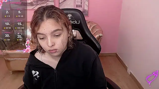 mia foster t online show from November 8, 2025, 12:42 pm