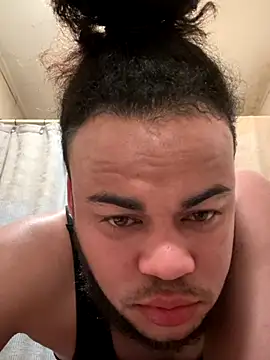 Snapshot of familia0210 chatting on October 17, 2025, 4:05 am familia0210 online show from October 17, 2025, 4:05 am