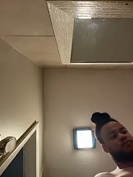 Snapshot of familia0210 chatting on November 5, 2025, 8:34 pm familia0210 online show from November 5, 2025, 8:34 pm