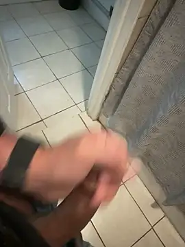 Snapshot of familia0210 chatting on October 28, 2025, 1:10 pm familia0210 online show from October 28, 2025, 1:10 pm