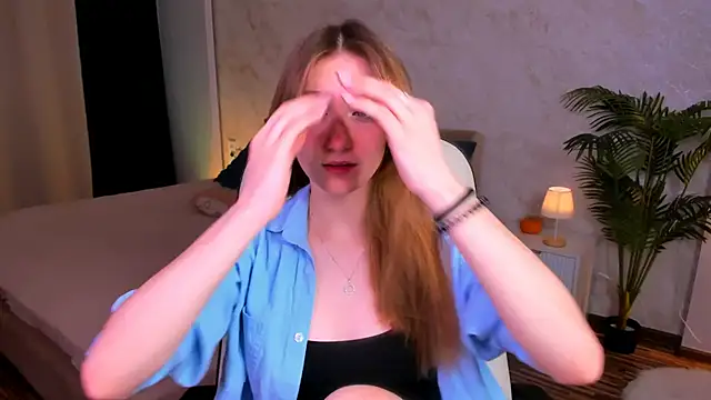 Snapshot of AngelAnabelle chatting on November 13, 2025, 9:40 pm AngelAnabelle online show from November 13, 2025, 9:40 pm