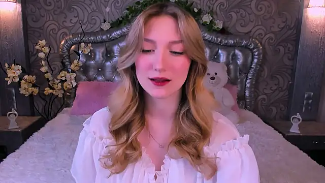 AngelAnabelle online show from March 5, 2026, 9:00 pm