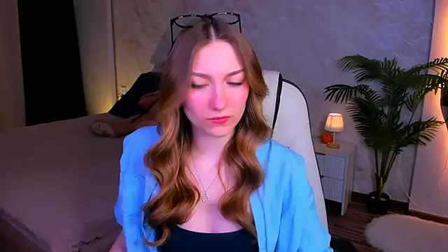 Snapshot of AngelAnabelle chatting on December 16, 2025, 1:26 pm AngelAnabelle online show from December 16, 2025, 1:26 pm