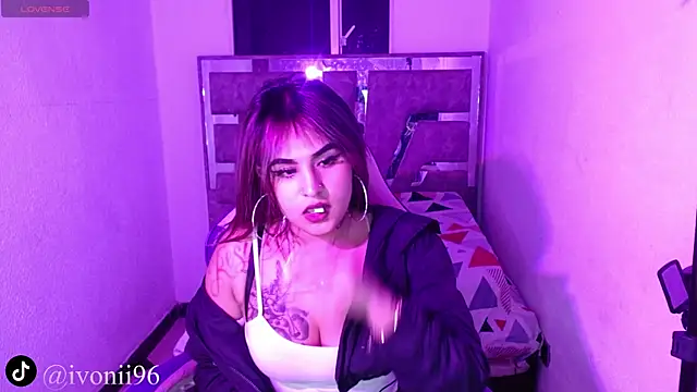 Snapshot of ivoni chatting on November 10, 2025, 10:37 pm ivoni online show from November 10, 2025, 10:37 pm