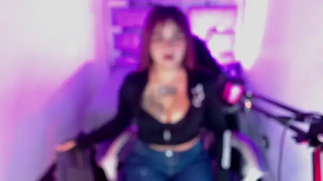 Snapshot of ivoni chatting on October 4, 2025, 6:53 pm ivoni online show from October 4, 2025, 6:53 pm