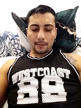 gooddboy01 online show from October 31, 2025, 7:21 pm