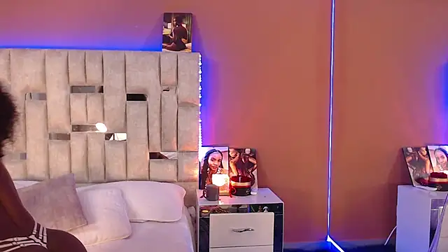 Snapshot of Emily_knights chatting on November 22, 2025, 10:36 am Emily knights online show from November 22, 2025, 10:36 am