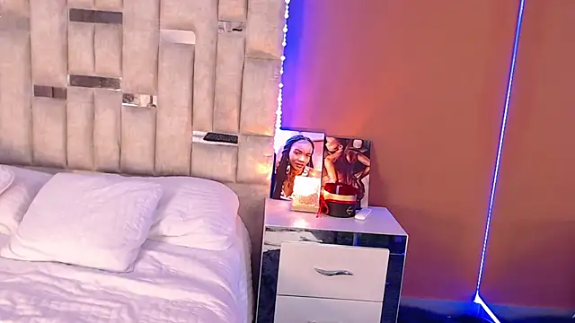 Snapshot of Emily_knights chatting on November 25, 2025, 9:26 pm Emily knights online show from November 25, 2025, 9:26 pm