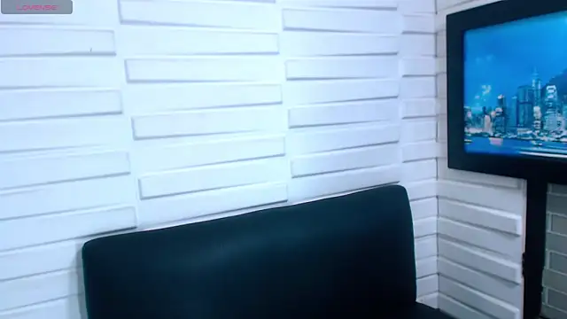 Snapshot of TimmCloud chatting on November 18, 2025, 7:06 pm TimmCloud online show from November 18, 2025, 7:06 pm