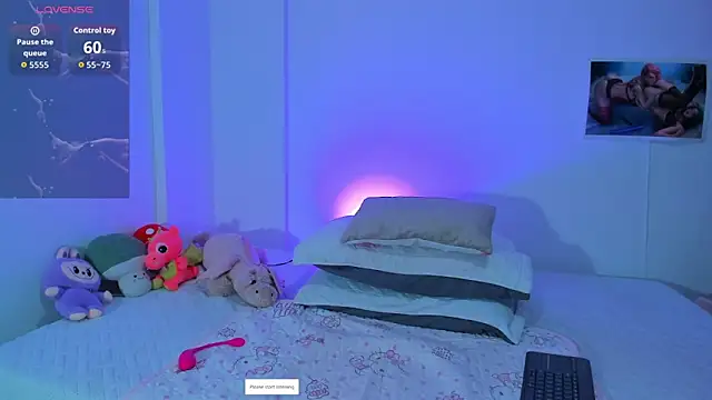 Miaengels  online show from March 27, 2026, 1:12 pm