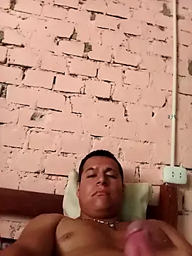 Alex321Flores online show from April 20, 2026, 9:38 pm