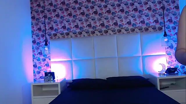 Snapshot of IssisLancaster chatting on November 14, 2025, 11:25 am IssisLancaster online show from November 14, 2025, 11:25 am