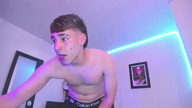 PapiNoha online show from October 18, 2025, 8:44 pm