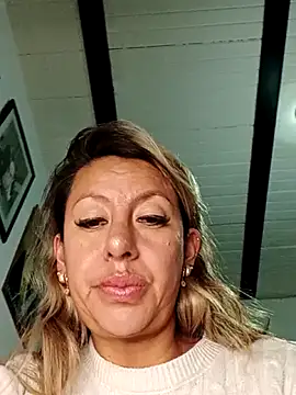Snapshot of GisellTorres36 chatting on June 10, 2026, 4:13 am GisellTorres36 online show from June 10, 2026, 4:13 am