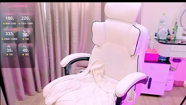 Snapshot of _Aria_Moonie chatting on March 8, 2026, 3:43 am Aria Moonie online show from March 8, 2026, 3:43 am