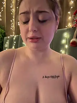 Snapshot of KellyMoors chatting on December 19, 2025, 1:42 am KellyMoors online show from December 19, 2025, 1:42 am