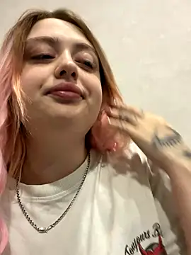 Snapshot of KellyMoors chatting on October 27, 2025, 1:12 pm KellyMoors online show from October 27, 2025, 1:12 pm