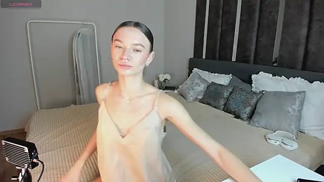 Snapshot of EvaToniz chatting on November 14, 2025, 1:09 am EvaToniz online show from November 14, 2025, 1:09 am