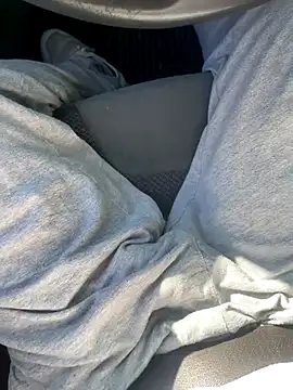 ayrtonmen online show from October 6, 2025, 3:13 pm