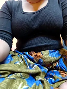 Snapshot of Loveishq1 chatting on December 17, 2025, 9:14 am Loveishq1 online show from December 17, 2025, 9:14 am