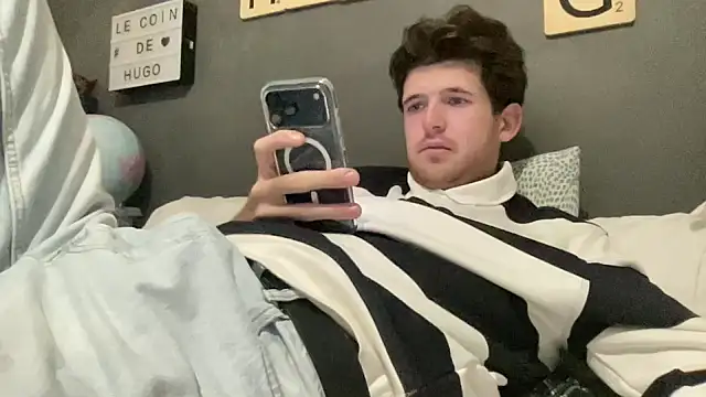 Snapshot of VersaGoo chatting on December 5, 2025, 6:28 pm VersaGoo online show from December 5, 2025, 6:28 pm