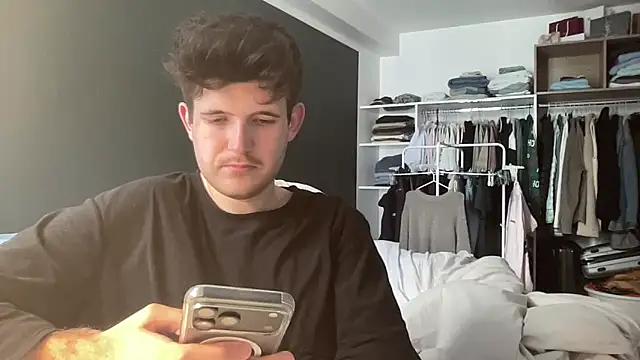 Snapshot of VersaGoo chatting on February 4, 2026, 10:21 am VersaGoo online show from February 4, 2026, 10:21 am