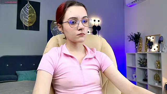 Snapshot of ElizabethMilller_ chatting on November 18, 2025, 9:51 pm ElizabethMilller online show from November 18, 2025, 9:51 pm