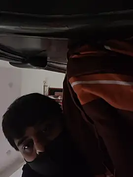 Snapshot of UsurpedThaw chatting on December 1, 2025, 3:18 am UsurpedThaw online show from December 1, 2025, 3:18 am