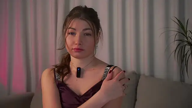 BrittGupton online show from November 24, 2025, 1:27 am