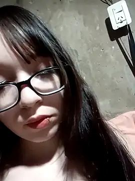 miaahot69 online show from November 3, 2025, 9:24 am