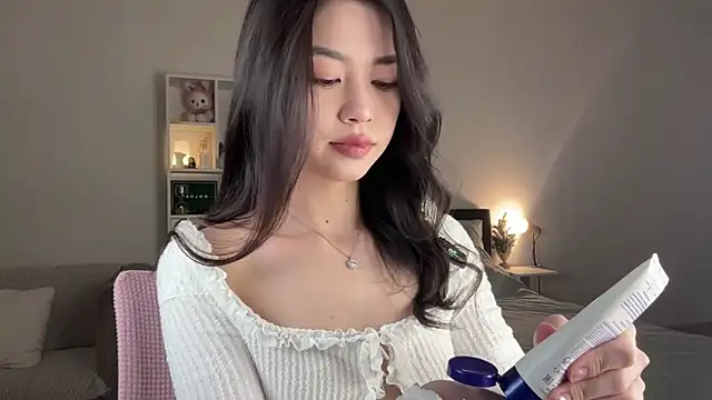 Snapshot of yourlittlesunrise_ chatting on November 27, 2025, 4:35 am yourlittlesunrise online show from November 27, 2025, 4:35 am