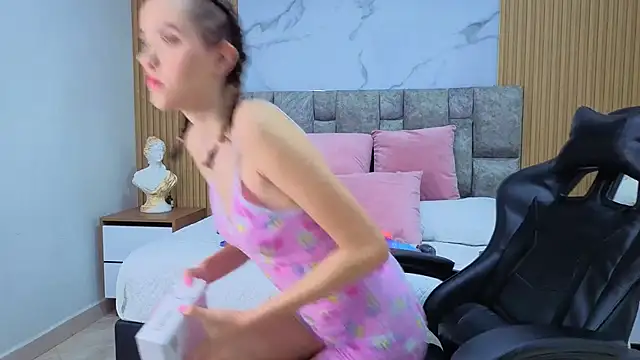 Snapshot of angel__kiss chatting on November 20, 2025, 12:50 pm angel kiss online show from November 20, 2025, 12:50 pm