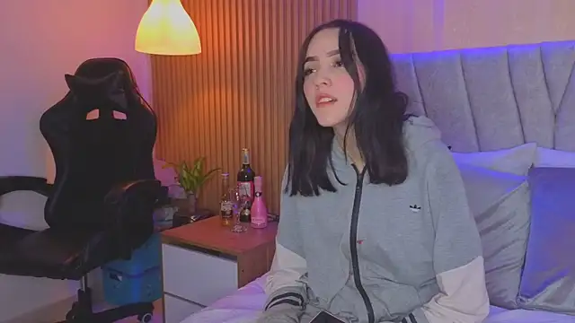 Snapshot of angel__kiss chatting on November 3, 2025, 6:18 am angel kiss online show from November 3, 2025, 6:18 am