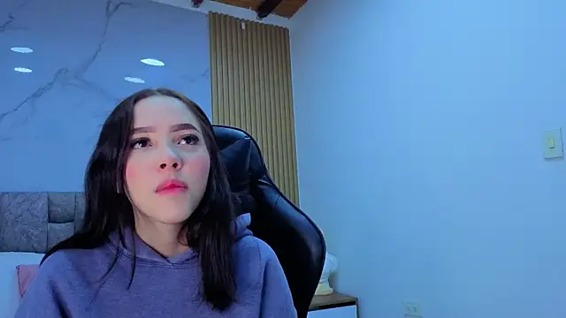 Snapshot of angel__kiss chatting on November 13, 2025, 11:25 am angel kiss online show from November 13, 2025, 11:25 am