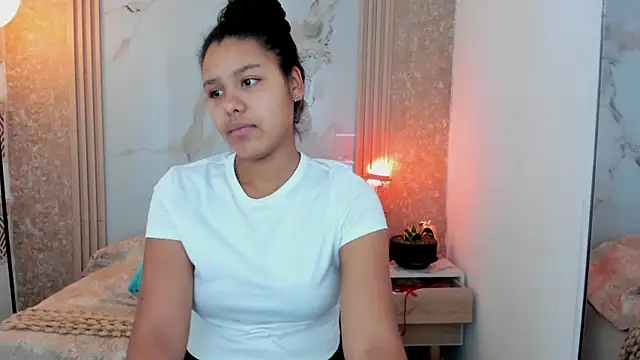 Snapshot of AriaVega chatting on May 15, 2026, 12:14 pm AriaVega online show from May 15, 2026, 12:14 pm