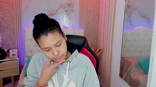 AriaVega online show from March 11, 2026, 12:21 pm