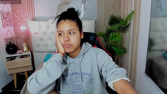 AriaVega online show from April 2, 2026, 12:34 pm