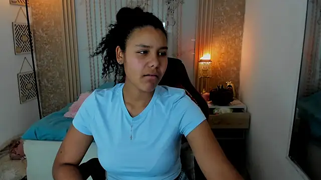 Snapshot of AriaVega chatting on May 13, 2026, 12:23 pm AriaVega online show from May 13, 2026, 12:23 pm