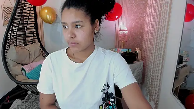 Snapshot of AriaVega chatting on April 24, 2026, 1:46 pm AriaVega online show from April 24, 2026, 1:46 pm