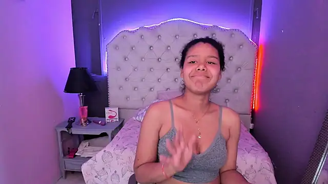 AriaVega online show from November 12, 2025, 12:53 pm