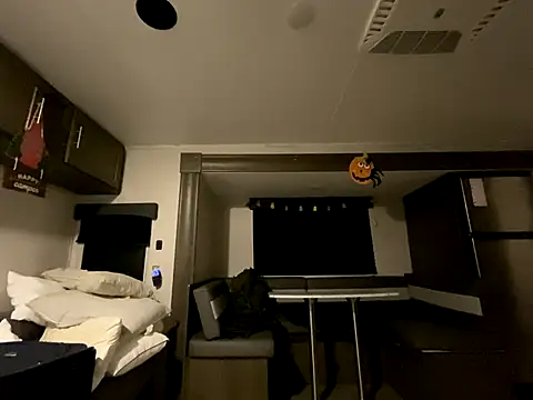 mcxxx87 online show from November 1, 2025, 10:53 am