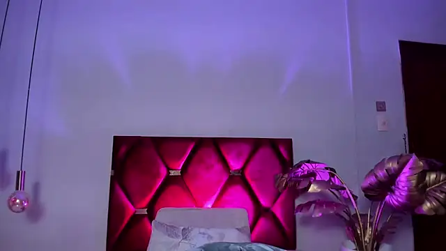 Snapshot of LilithEsme chatting on December 20, 2025, 12:57 am LilithEsme online show from December 20, 2025, 12:57 am