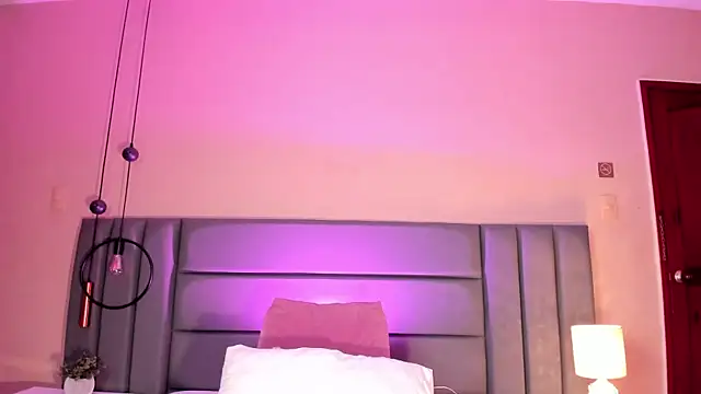 Snapshot of LilithEsme chatting on February 20, 2026, 12:40 am LilithEsme online show from February 20, 2026, 12:40 am