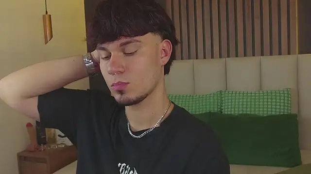 LiamThunder05  online show from December 2, 2025, 7:59 pm