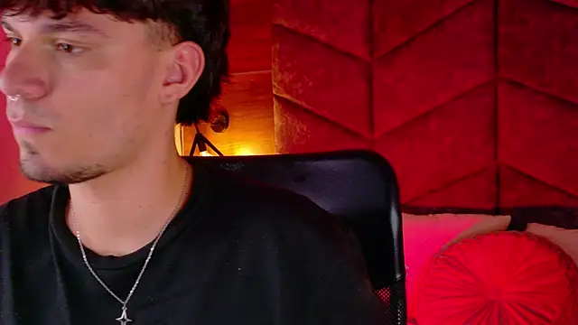 LiamThunder05  online show from November 26, 2025, 3:06 am